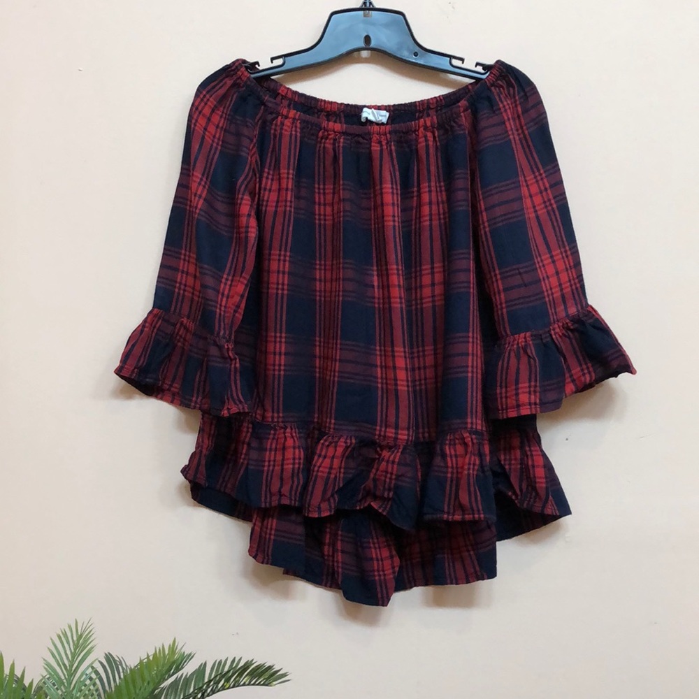 Plaid hi-lo ruffle sleeved top